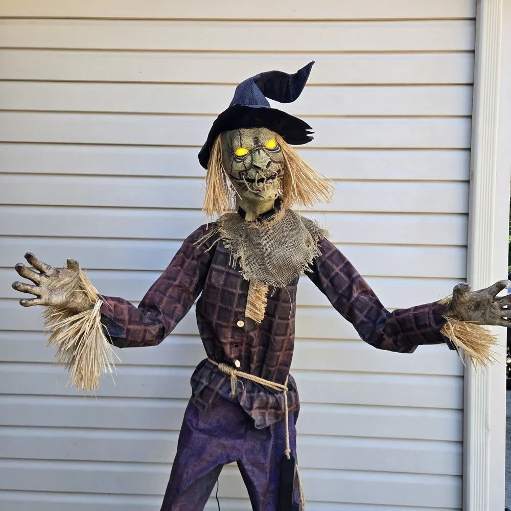 Spirit Halloween Strawman Scarecrow animated Talking prop W Box 6.6ft Eyes Light